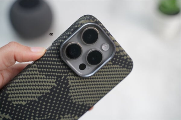 Magsafe Camo Black Yellow Real Aramid  Case for iPhone 15 Pro - Image 4