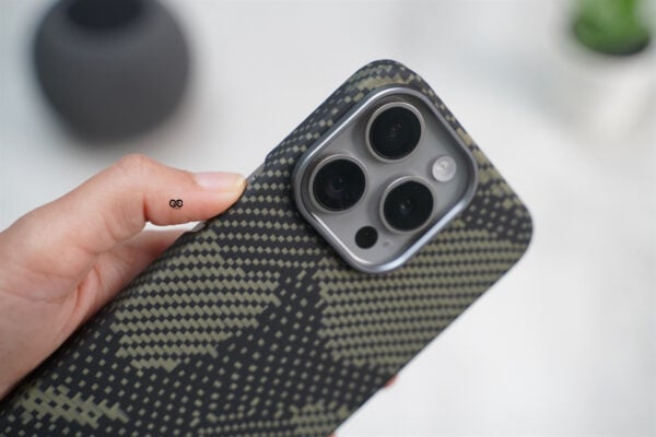Magsafe Camo Black Yellow Real Aramid  Case for iPhone 15 Pro - Image 5