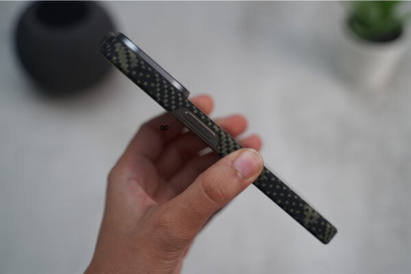 Magsafe Camo Black Yellow Real Aramid  Case for iPhone 15 Pro - Image 8