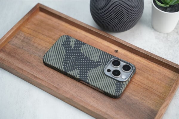 Magsafe Camo Black Yellow Real Aramid  Case for iPhone 15 Pro - Image 9