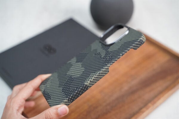 Magsafe Camo Black Yellow Real Aramid  Case for iPhone 15 Pro Max - Image 8