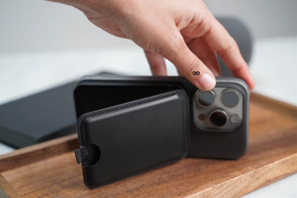 MagSafe Vegan Leather Card Holder and Stand - Image 12