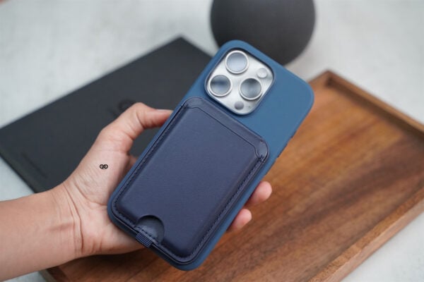 MagSafe Vegan Leather Card Holder and Stand - Image 23