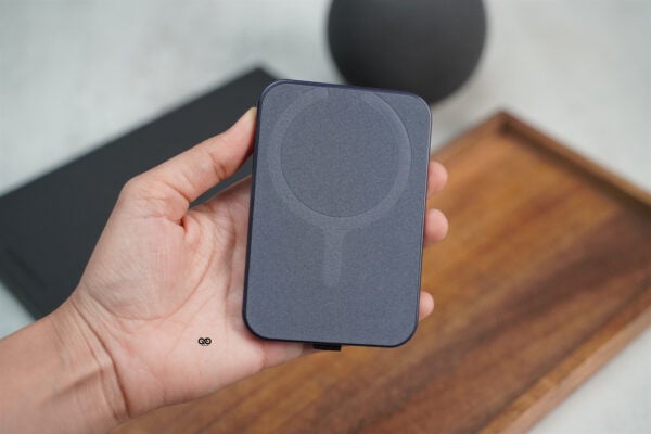 MagSafe Vegan Leather Card Holder and Stand - Image 25