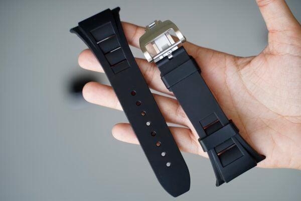 Vented FKM Rubber Band With 316L Buckle Closure For Apple Watch 49 MM Series Ultra/Ultra 2 - Image 32