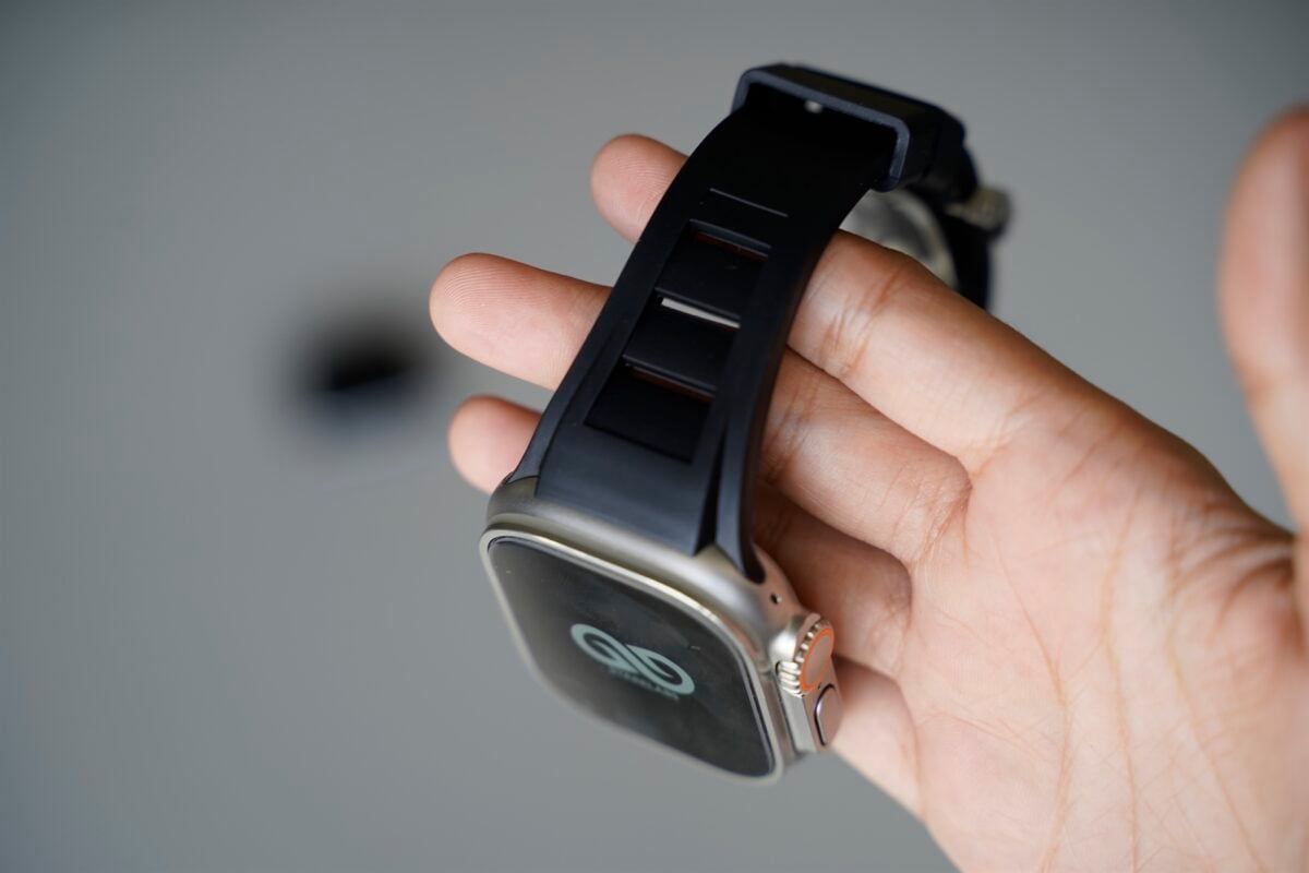 Vented FKM Rubber Band With 316L Buckle Closure For Apple Watch 49 MM Series Ultra/Ultra 2