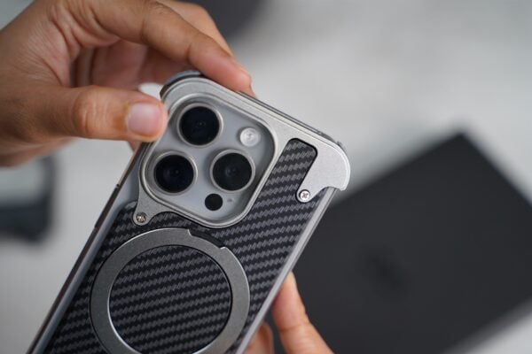 Carbon Texture Edition-Frameless Armored Case with Kickstand Feature - Image 7