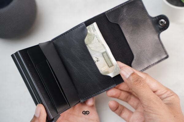 Vegan Leather Card And Cash Holder - Image 10