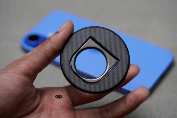 Carbon Fiber Magnetic Ring With Horizontal Kickstand Feature - Image 6