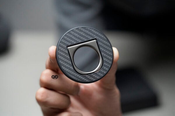Carbon Fiber Magnetic Ring With Horizontal Kickstand Feature - Image 4