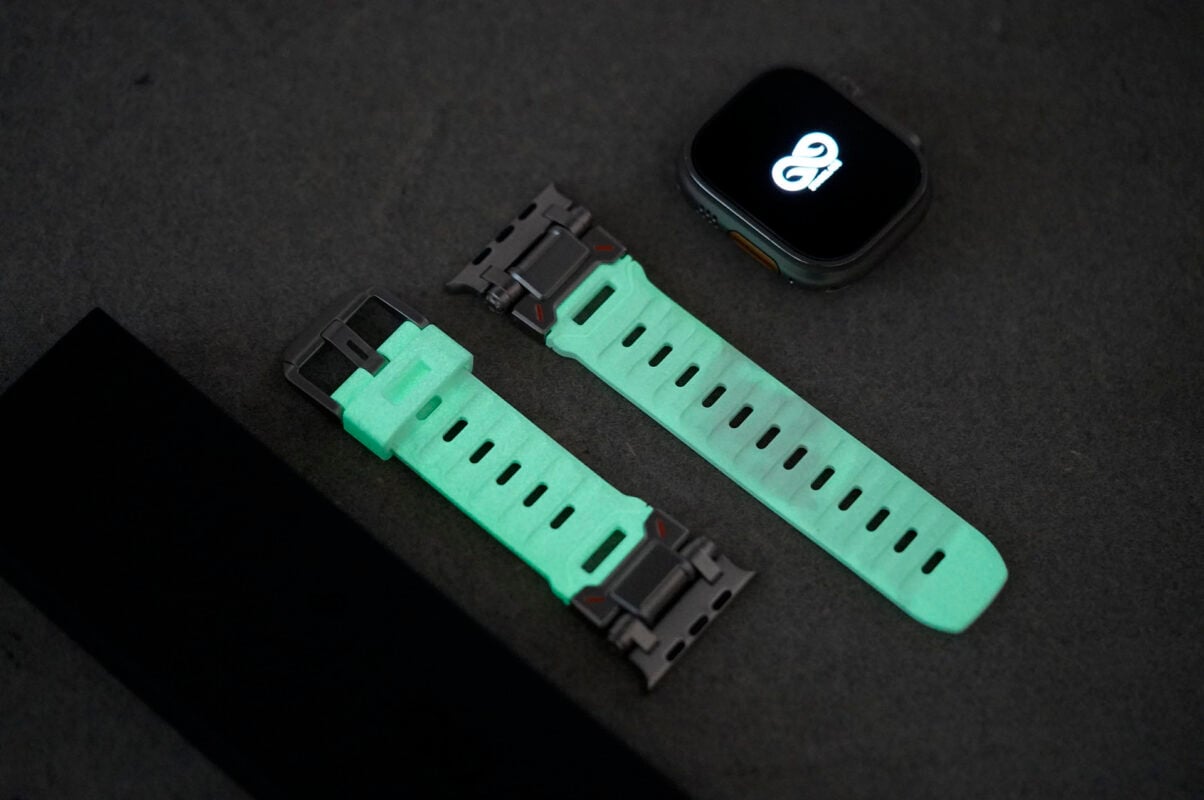 Titanium Buckle Band With White Glow Silicone Strap (it glows in the dark) For Apple Watch 49 MM Series Ultra/Ultra 2 30 Titanium Buckle Band With White Glow Silicone Strap (it glows in the dark) For Apple Watch 49 MM Series Ultra/Ultra 2
