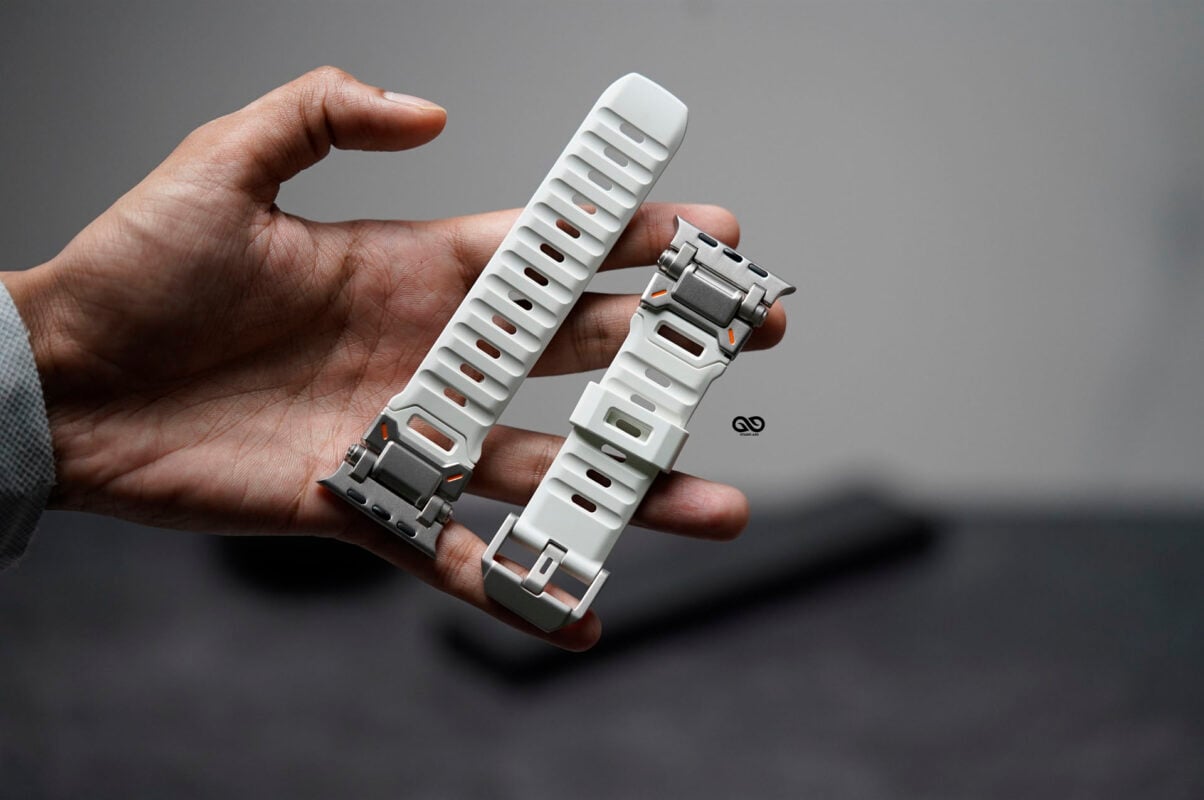 Titanium Buckle Band With White Glow Silicone Strap (it glows in the dark) For Apple Watch 49 MM Series Ultra/Ultra 2 28 Titanium Buckle Band With White Glow Silicone Strap (it glows in the dark) For Apple Watch 49 MM Series Ultra/Ultra 2