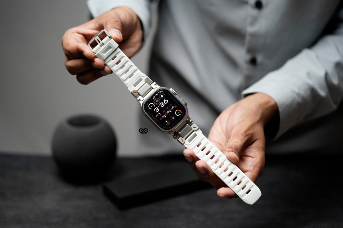 Titanium Buckle Band With White Glow Silicone Strap (it glows in the dark) For Apple Watch 49 MM Series Ultra/Ultra 2 29 Titanium Buckle Band With White Glow Silicone Strap (it glows in the dark) For Apple Watch 49 MM Series Ultra/Ultra 2