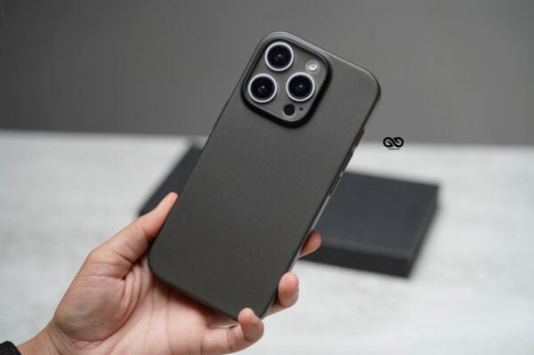 Gradient Black Ultra Thin Case for iPhone 16e/16/16Plus/16Pro/16ProMax - Image 4