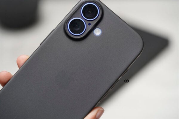 Gradient Black Ultra Thin Case for iPhone 16e/16/16Plus/16Pro/16ProMax - Image 11