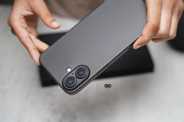Gradient Black Ultra Thin Case for iPhone 16e/16/16Plus/16Pro/16ProMax - Image 3
