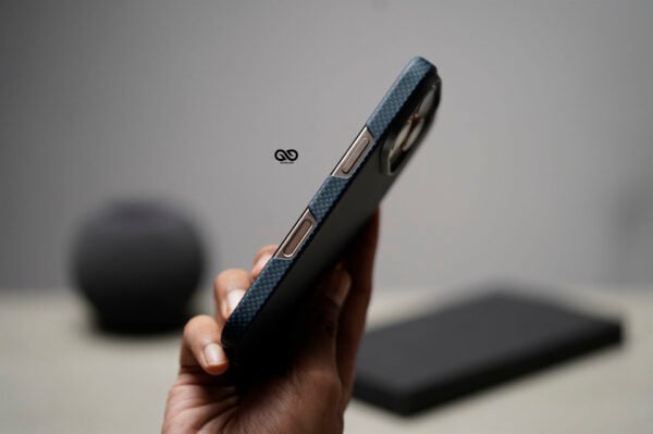 Magsafe Polar Blue Real Aramid Carbon Fiber Case For iPhone 16 Pro - Image 13