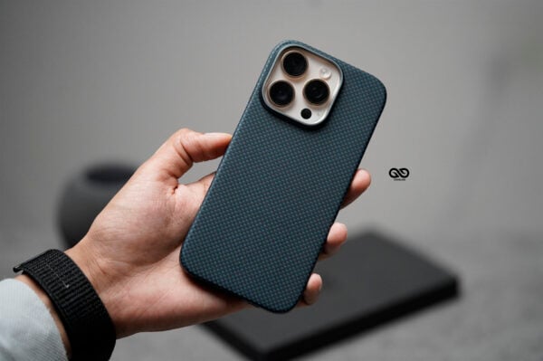 Magsafe Polar Blue Real Aramid Carbon Fiber Case For iPhone 16 Pro - Image 4