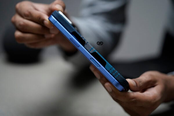 Magsafe Dune Blue Real Aramid Carbon Fiber Case For iPhone 16 - Image 6