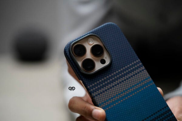 Magsafe Dune Blue Real Aramid Carbon Fiber Case For iPhone 16 Pro Max - Image 3