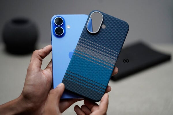 Magsafe Dune Blue Real Aramid Carbon Fiber Case For iPhone 16 - Image 5