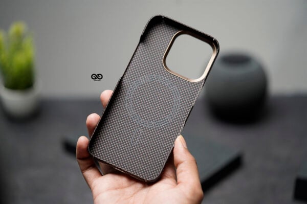 Magsafe Polar Desert Real Aramid Carbon Fiber Case For iPhone 16 Pro Max - Image 4