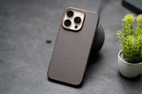 Magsafe Polar Desert Real Aramid Carbon Fiber Case For iPhone 16 Pro Max - Image 3