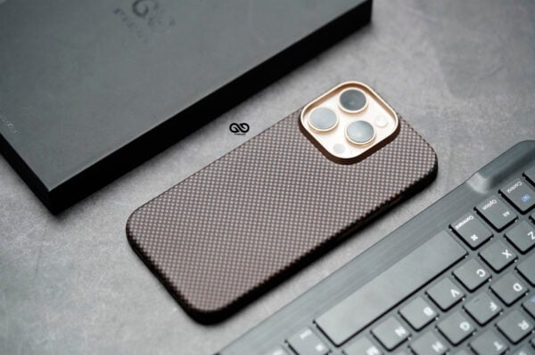 Magsafe Polar Desert Real Aramid Carbon Fiber Case For iPhone 16 Pro Max - Image 14