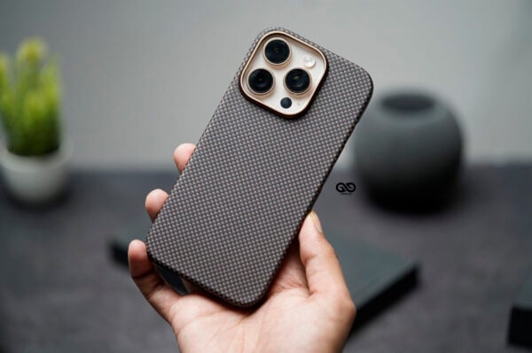 Magsafe Polar Desert Real Aramid Carbon Fiber Case For iPhone 16 Pro Max - Image 10