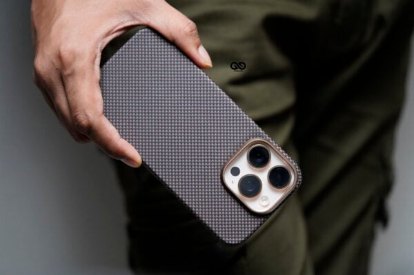 Magsafe Polar Desert Real Aramid Carbon Fiber Case For iPhone 16 Pro Max - Image 9