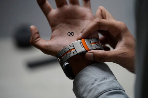 Titanium/Orange Link Chain Strap For Apple Watch 49 MM Series Ultra/Ultra 2 - Image 5
