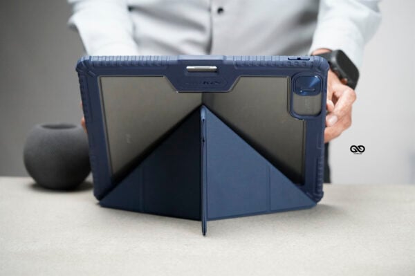 iPad Pro 13 inch (M4 Chip 2024) Blue Bumper leather Case with transparent back and camera shutter - Image 6
