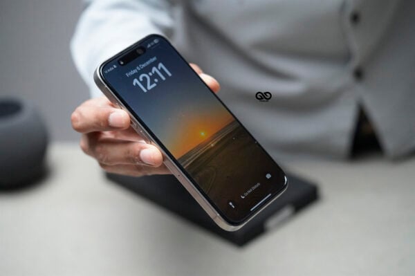 Privacy Full Screen Tough Edge Tempered Glass Case For iPhone 16e - Image 4