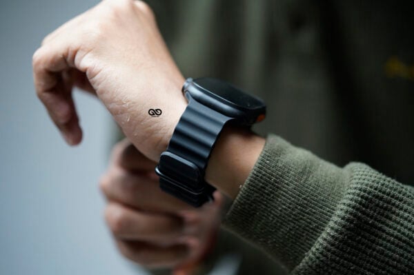 Silicone Ocean Band With Black Buckle For Apple Watch 49 MM Series Ultra/Ultra 2 - Image 3