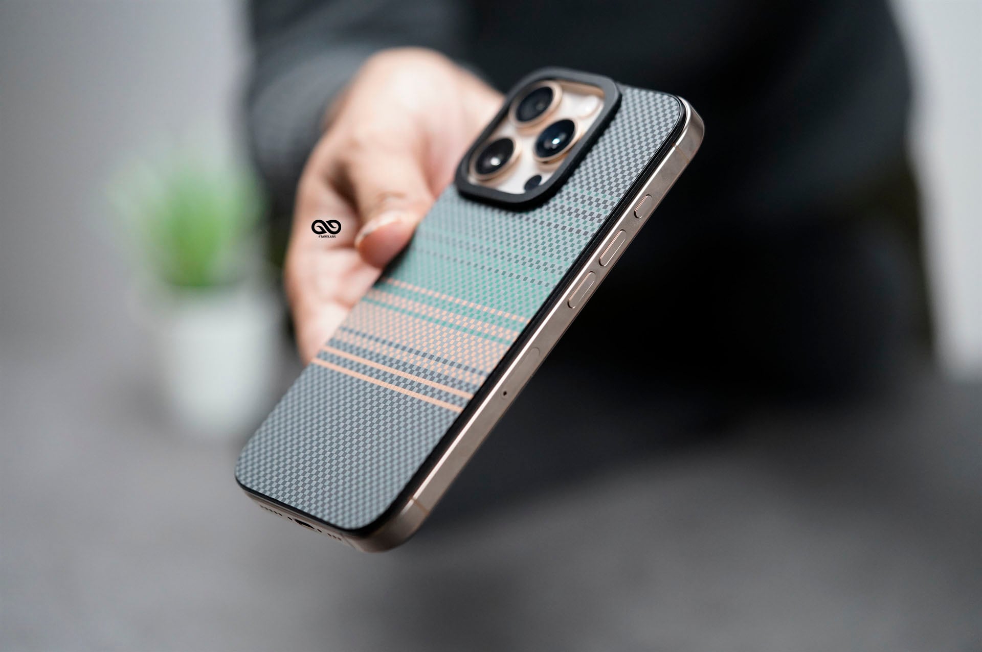 MagSafe Carbon Texture Back Panel for iPhone 16 Pro/ 16 Pro Max 19 MagSafe Carbon Texture Back Panel for iPhone 16 Pro/ 16 Pro Max - Image 19