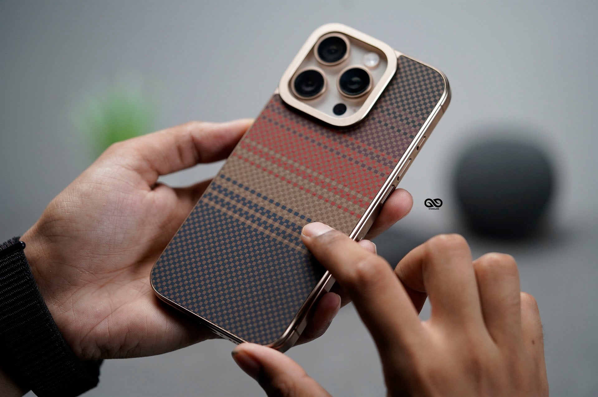 MagSafe Carbon Texture Back Panel for iPhone 16 Pro/ 16 Pro Max 7 MagSafe Carbon Texture Back Panel for iPhone 16 Pro/ 16 Pro Max - Image 7