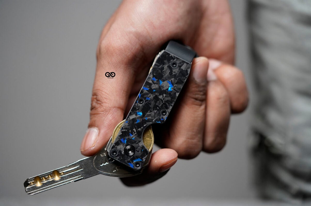 Compact Metallic Key Organizer