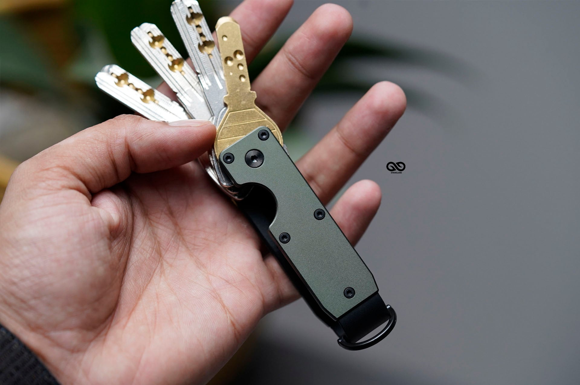 Compact Metallic Key Organizer 3 Compact Metallic Key Organizer - Image 3