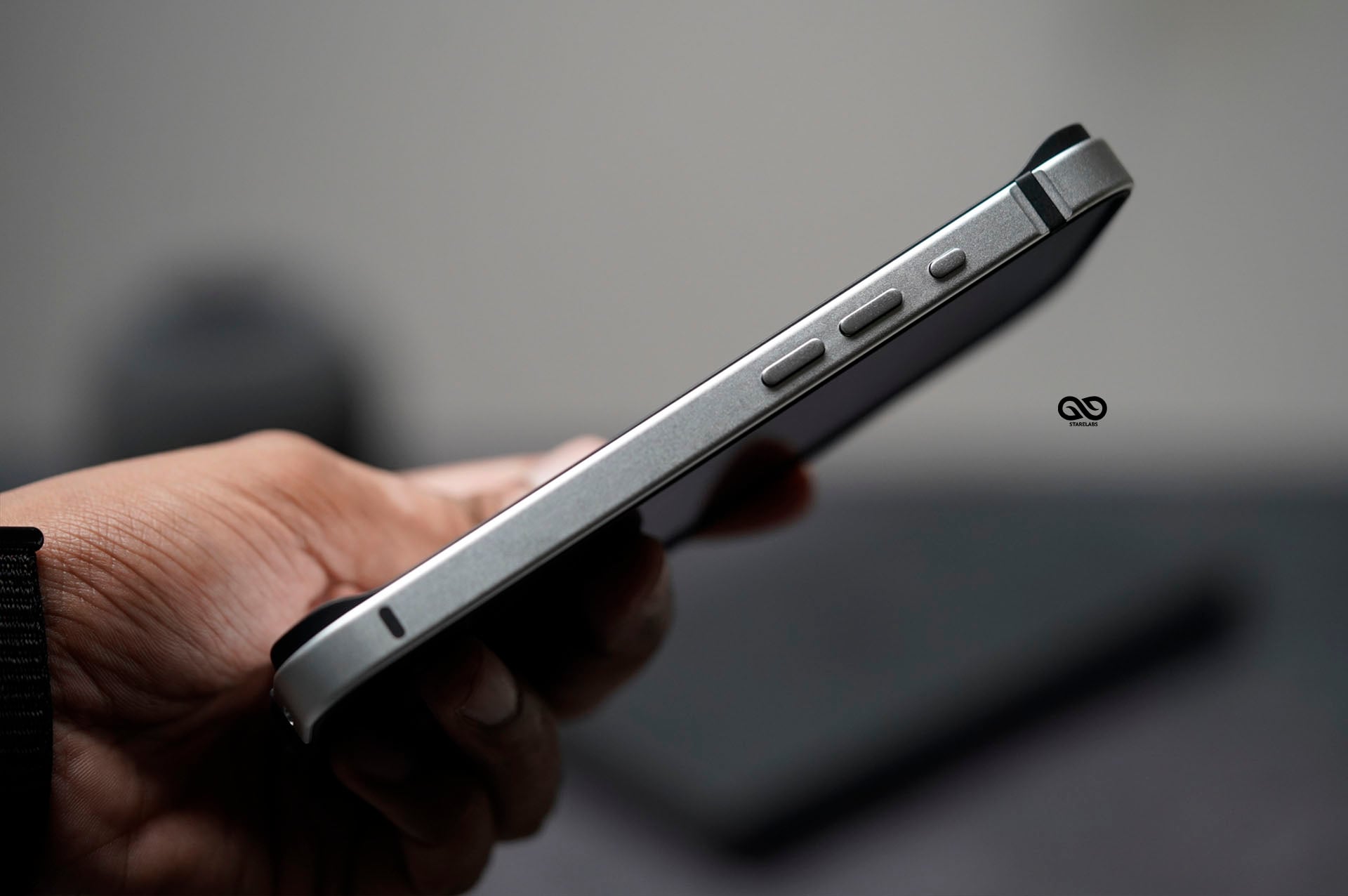 Silver Fiber Bumper for iPhone 17 (Bumper, not a Case) 4 Silver Fiber Bumper for iPhone 17 (Bumper, not a Case) - Image 4