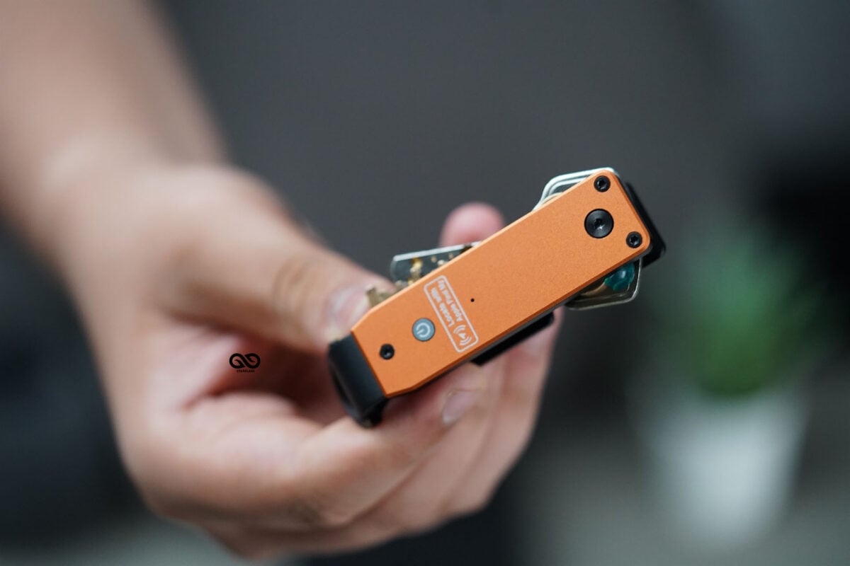 Compact Metallic Key Organizer with Find My Compatible