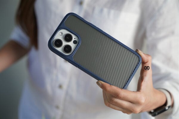 Carbon Defender Case for iPhone 13 Pro Max - Image 17