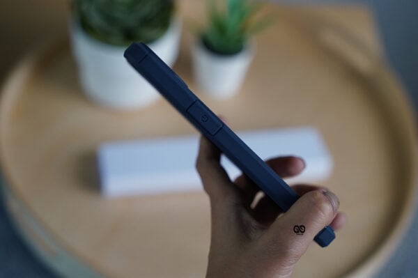 Carbon Defender Case for iPhone 13 Pro Max - Image 26