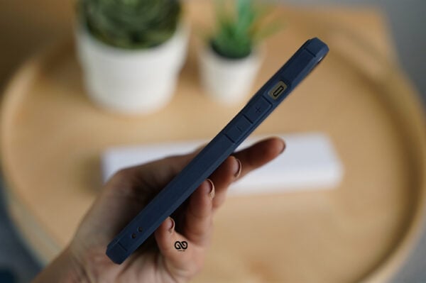 Carbon Defender Case for iPhone 13 Pro Max - Image 16