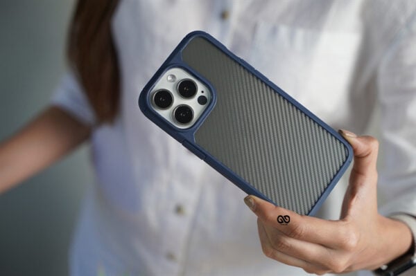 Carbon Defender Case for iPhone 13 Pro Max - Image 15
