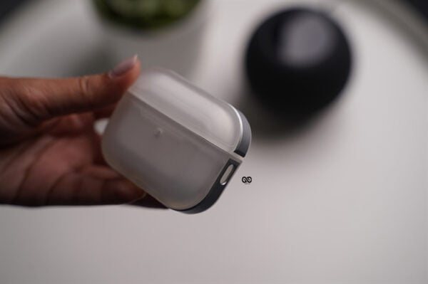 Rugged Translucent Airpods Pro Case (2nd Generation) - Image 2