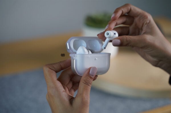 Rugged Translucent Airpods Pro Case (2nd Generation) - Image 12