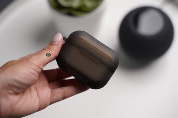 Rugged Translucent Airpods Pro Case (2nd Generation) - Image 19