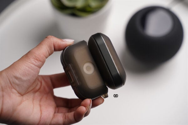 Rugged Translucent Airpods Pro Case (2nd Generation) - Image 3