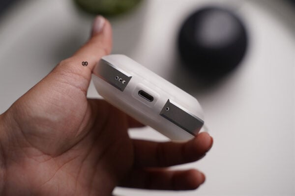 Rugged Translucent Airpods Pro Case (2nd Generation) - Image 7