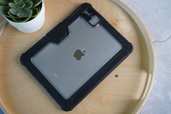 iPad 10th Gen/A16 Bumper leather Case with transparent back and camera shutter for (11 Inch 2025/10.9 Inch 2022) - Image 2